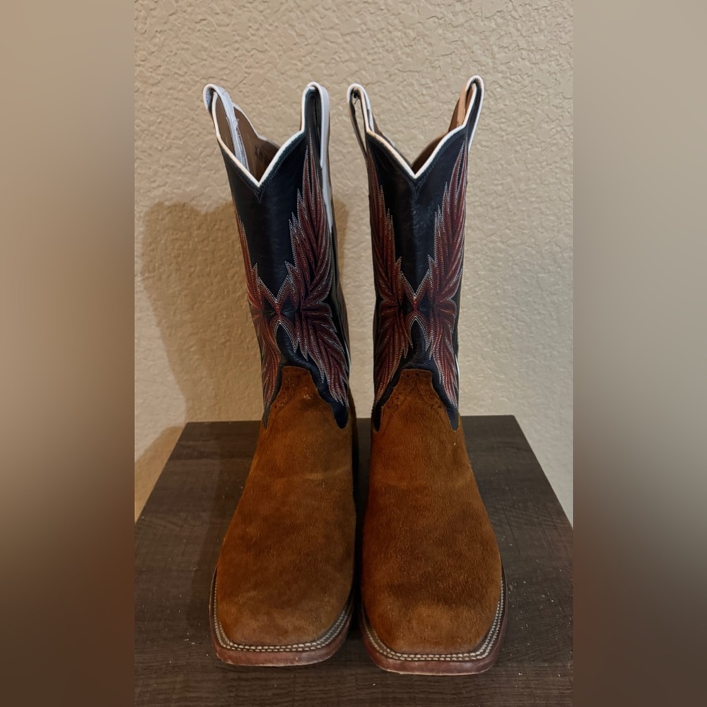Rough out Kangaroo Cowboy Boot
Brand Rios, Size 10.5